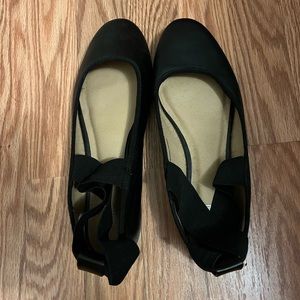 Ballerina-style Womens flats (Size 8)